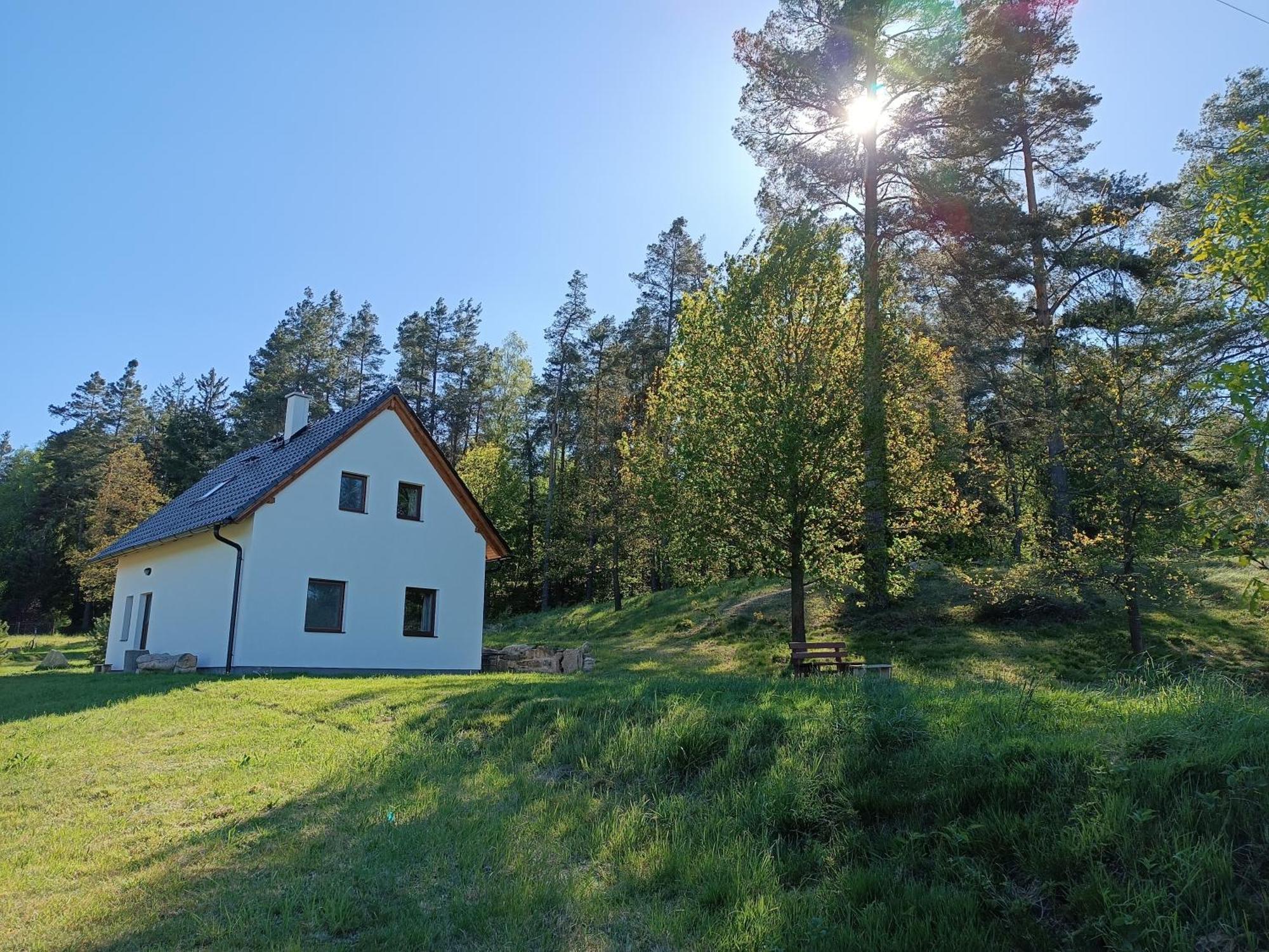 Klidna Lokalita Na Kraji Lesa, Cely Dum S Uschovnu Kol Villa Nova Bystrice Luaran gambar