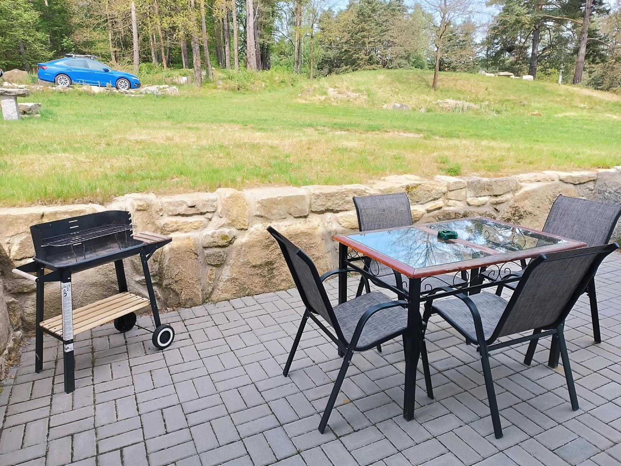 Klidna Lokalita Na Kraji Lesa, Cely Dum S Uschovnu Kol Villa Nova Bystrice Luaran gambar